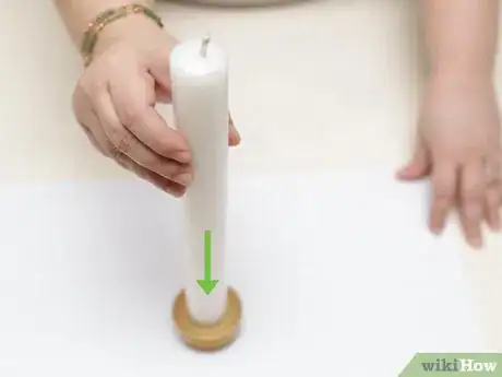 Imagen titulada Light a Candle Without Touching the Wick Step 2