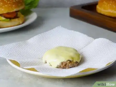 Imagen titulada Reheat a Cheeseburger Step 19