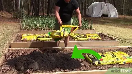 Imagen titulada Grow Tomatoes in a Greenhouse Step 7