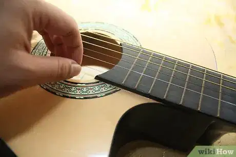 Imagen titulada Take Care of a Guitar Step 5