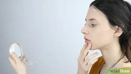 Imagen titulada Make Lips Look Smaller Step 9