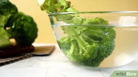 Imagen titulada Clean Broccoli Step 6