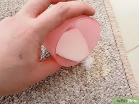 Imagen titulada Get Stains Out of Carpet Step 22