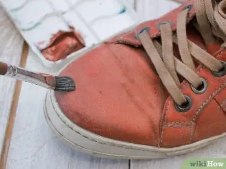 Imagen titulada Repair a Scrape on Faux Leather Shoes Step 9