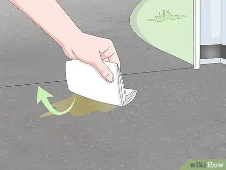 Imagen titulada Clean Hydraulic Fluid from Asphalt Step 6