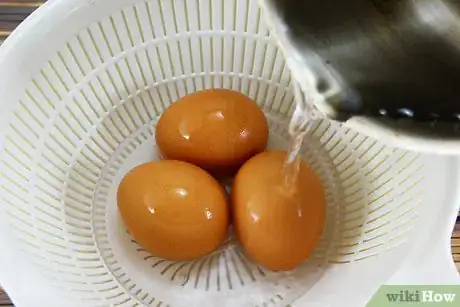Imagen titulada Reheat a Hard Boiled Egg Step 6