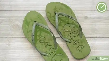 Imagen titulada Clean Flip Flops Step 12