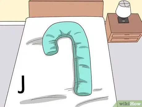 Imagen titulada Use a Pregnancy Pillow Step 4