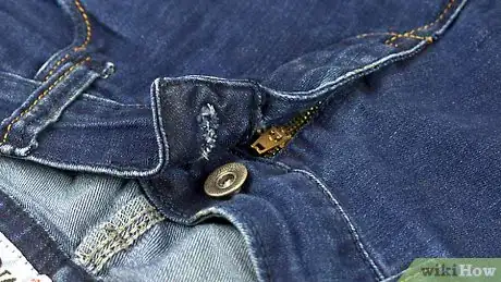 Imagen titulada Stop a Zipper from Unzipping Itself Step 12