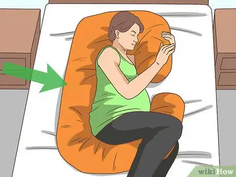 Imagen titulada Use a Pregnancy Pillow Step 8