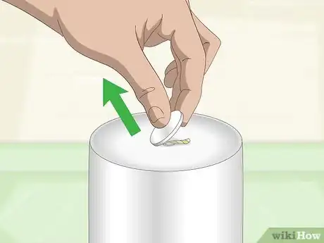 Imagen titulada Remove a Candle from a Mold Step 2