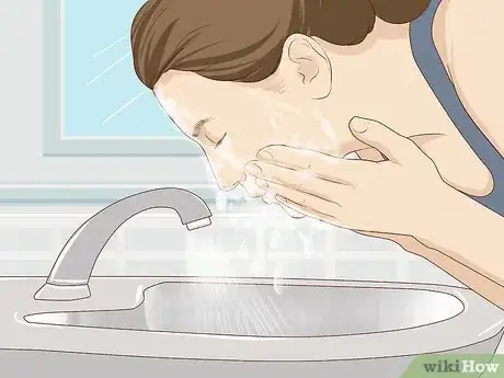 Imagen titulada Reduce Bloating in Your Face Step 1.jpeg