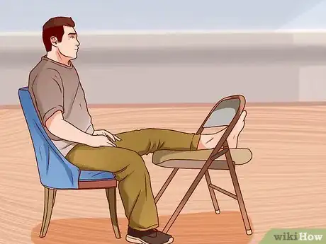 Imagen titulada Treat a Broken Pinky Toe Step 2