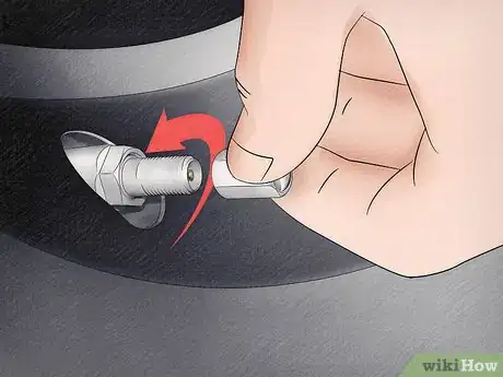Imagen titulada Inflate a Car Tire with a Bike Pump Step 2