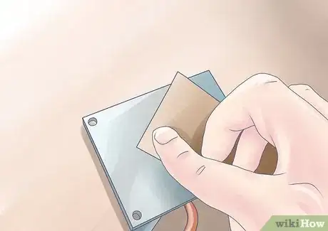 Imagen titulada Apply Thermal Paste Step 3