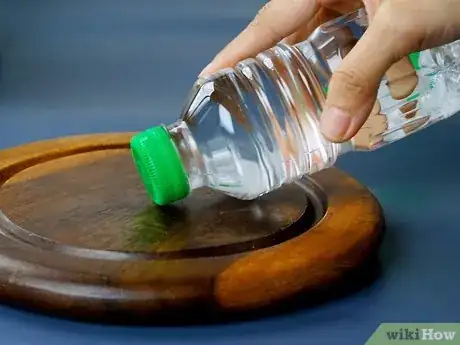 Imagen titulada Open a Bottle of Water Step 2