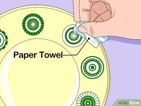 Imagen titulada Apply Waterslide Decals Step 19