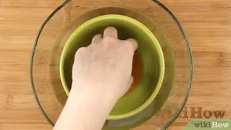 Imagen titulada Take off Fake Nails Step 14