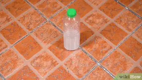 Imagen titulada Do the Water Bottle Flipping Challenge Step 3