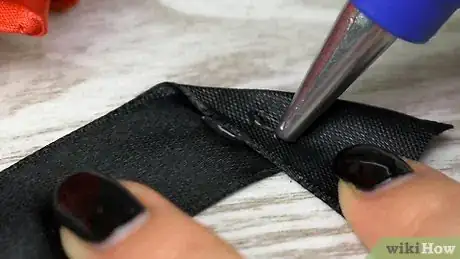 Imagen titulada Make Silk, Satin or Ribbon Roses Step 14