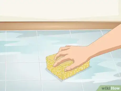 Imagen titulada Apply Tile Sealer Step 15