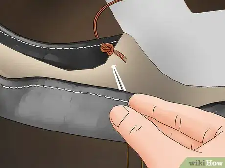Imagen titulada Fit a Steering Wheel Cover Step 12