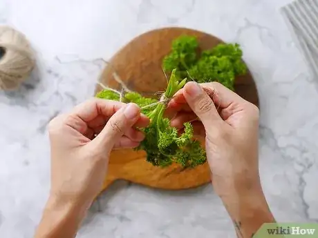 Imagen titulada Dry Parsley Step 9
