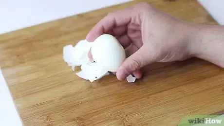 Imagen titulada Peel a Difficult Hard Boiled Egg Step 4