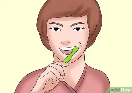 Imagen titulada Brush Your Teeth with a Tongue Piercing Step 3