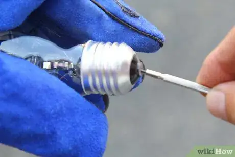 Imagen titulada Paint Light Bulbs Step 16