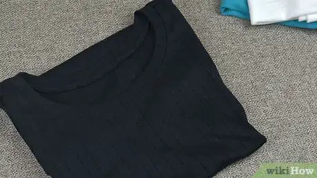 Imagen titulada Cut a Shirt Step 1