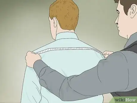 Imagen titulada Keep Dress Shirt from Riding Up Step 10