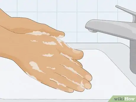 Imagen titulada Remove a Band Aid Step 6