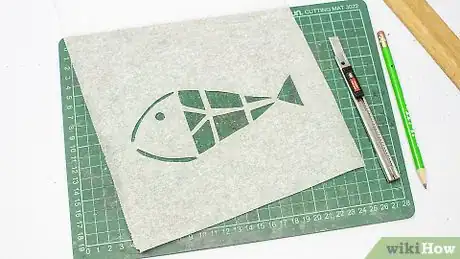 Imagen titulada Stencil Fabric Step 5
