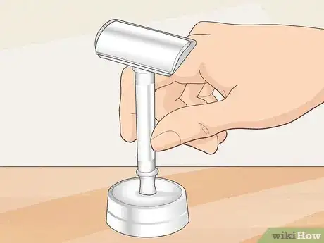 Imagen titulada Dry a Safety Razor Step 7