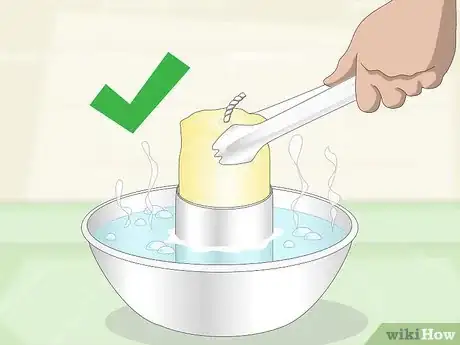 Imagen titulada Remove a Candle from a Mold Step 9