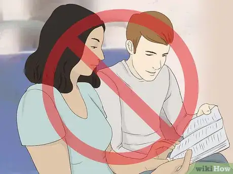 Imagen titulada Start a Conversation with Someone on the Train, Bus or Subway Step 6