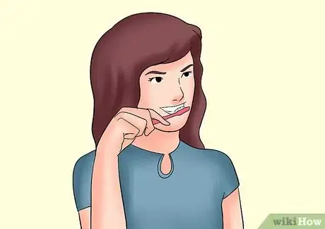 Imagen titulada Brush Your Teeth with a Tongue Piercing Step 5