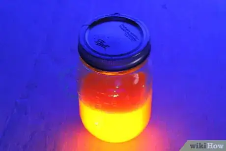 Imagen titulada Make Glow Jars Step 45
