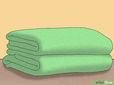 Imagen titulada Make a Snuggie Step 1
