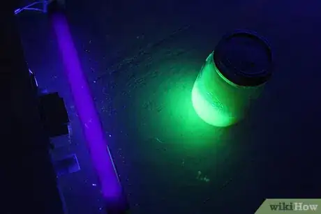 Imagen titulada Make Glow Jars Step 36