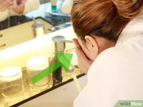 Imagen titulada Heal Dry Skin Around Eyes Step 7