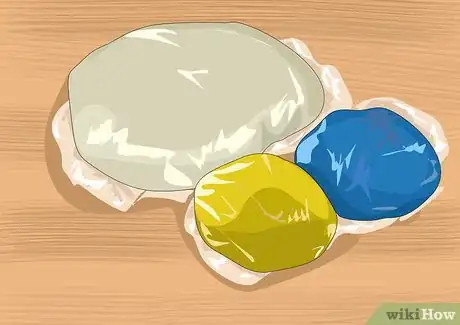 Imagen titulada Make a Minion Cake Step 7