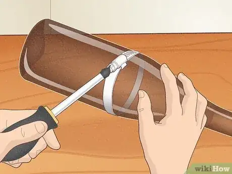 Imagen titulada Cut Wine Bottles for Crafts Step 9