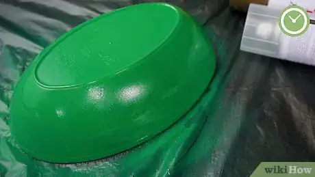 Imagen titulada Paint on Plastic Step 12