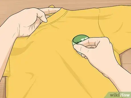 Imagen titulada Remove Iron On Patches Step 9