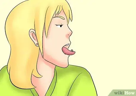 Imagen titulada Brush Your Teeth with a Tongue Piercing Step 7