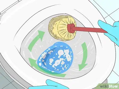 Imagen titulada Clean a Toilet Step 4
