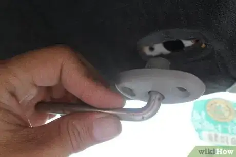 Imagen titulada Remove a Sun Visor Step 5