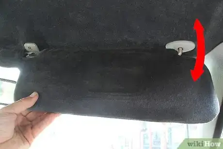 Imagen titulada Remove a Sun Visor Step 8